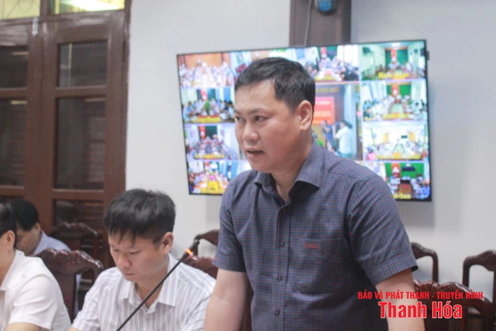 Phó Chủ tịch UBND tỉnh Mai Xuân Liêm họp với 24 xã miền núi về công tác ứng phó bão số 3