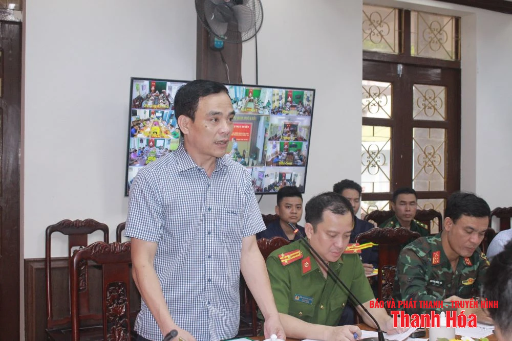 Phó Chủ tịch UBND tỉnh Mai Xuân Liêm họp với 24 xã miền núi về công tác ứng phó bão số 3