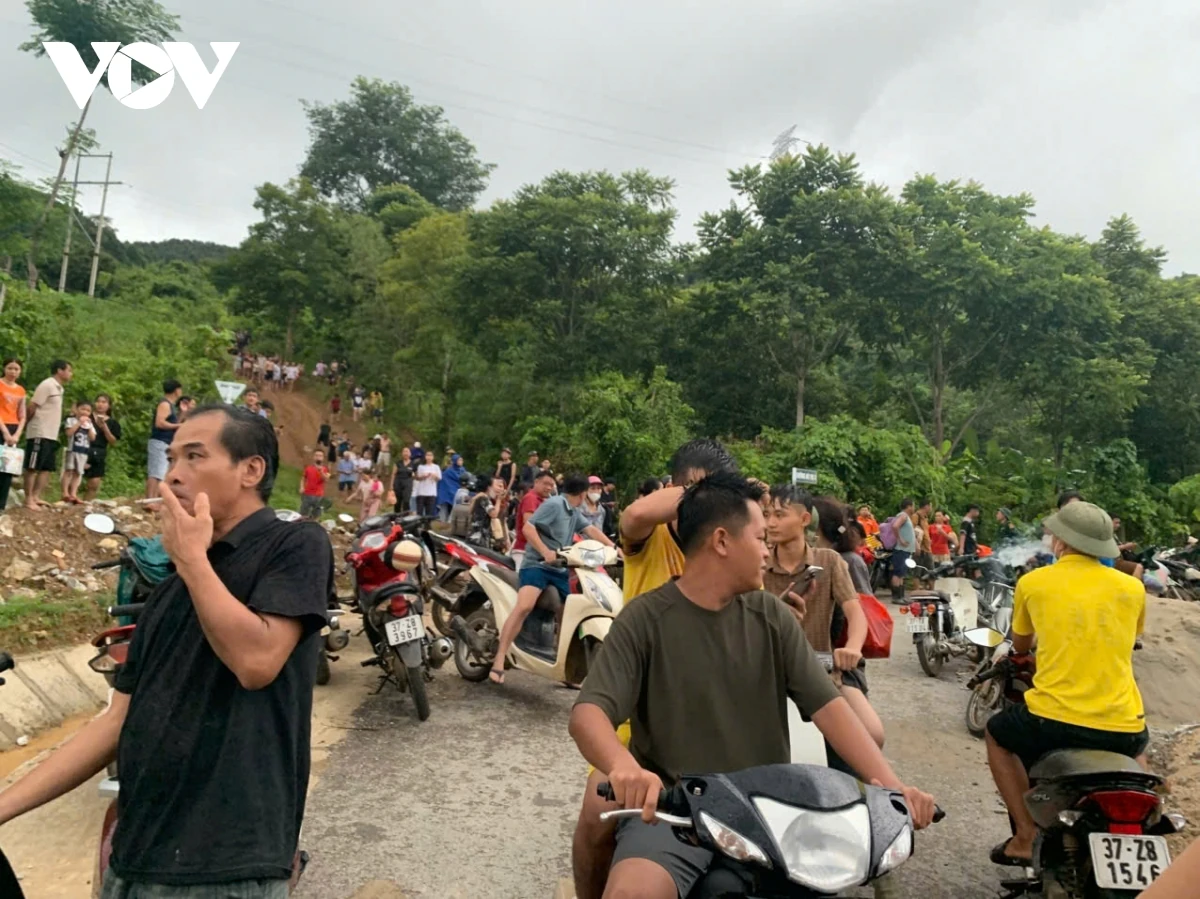 Người dân vùng lũ hoảng loạn vì thông tin thất thiệt vỡ đập Thủy điện Bản Vẽ