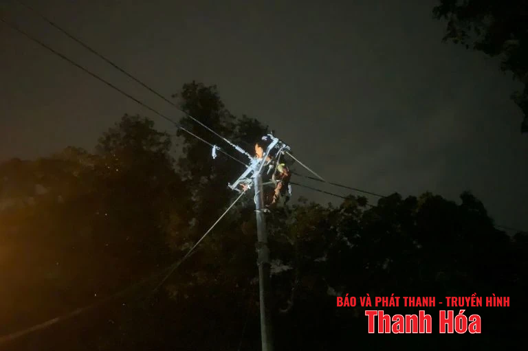 Cơ bản khắc phục xong sự cố điện do dông lốc