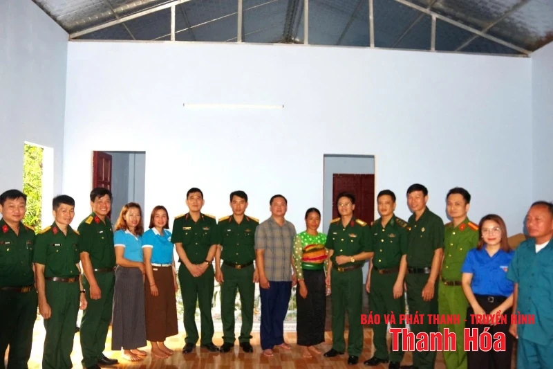 Đoàn Kinh tế - Quốc phòng 5 bàn giao nhà ở cho hộ nghèo tại xã Mường Lát