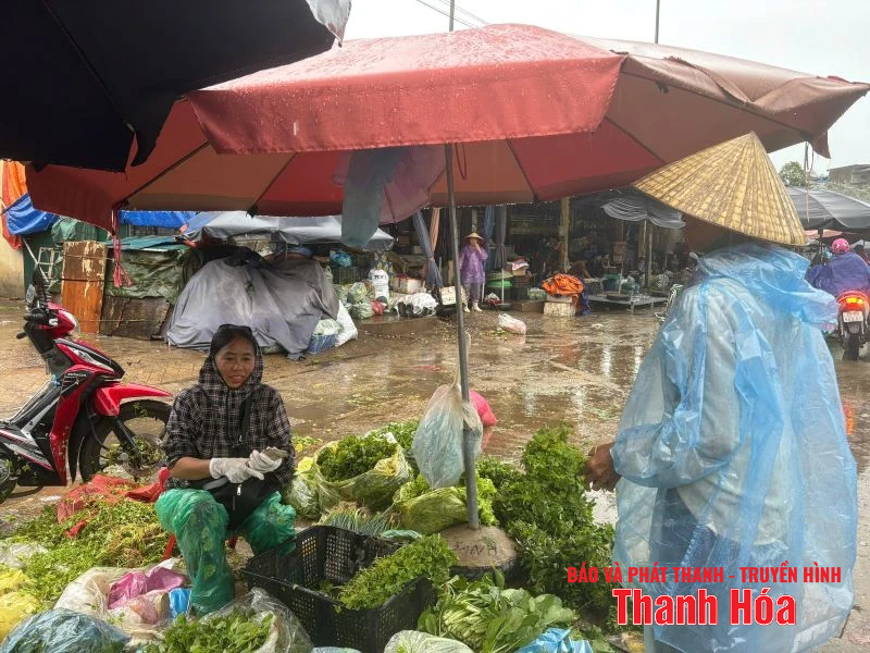 Bảo đảm nguồn cung hàng hóa mùa mưa bão