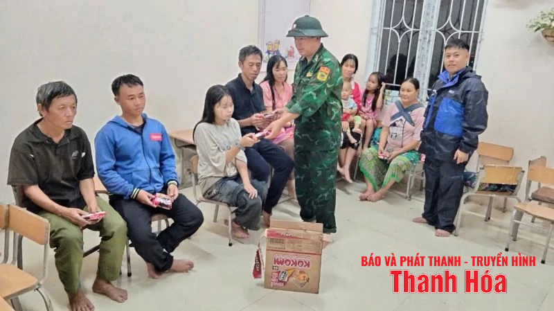 Các lực lượng quân sự, biên phòng hỗ trợ Nhân dân trước khi bão đổ bộ