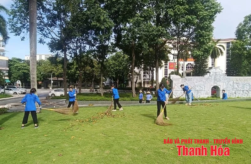 100% đoàn viên thanh niên xã, phường ra quân dọn dẹp vệ sinh sau bão