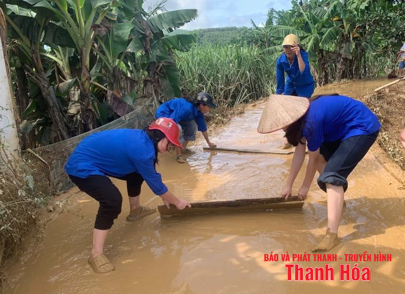 100% đoàn viên thanh niên xã, phường ra quân dọn dẹp vệ sinh sau bão