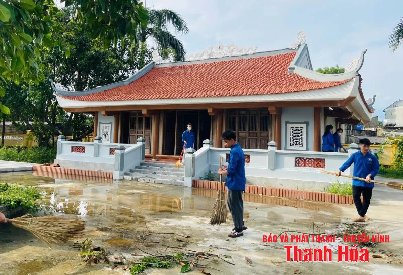 100% đoàn viên thanh niên xã, phường ra quân dọn dẹp vệ sinh sau bão