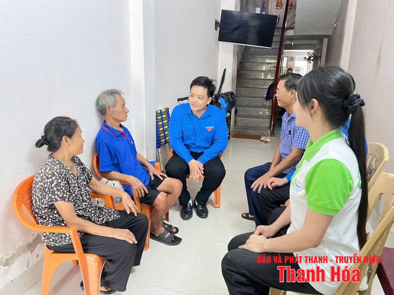 “Bữa cơm tri ân - Ấm áp nghĩa tình” tại các gia đình chính sách