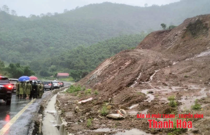 Phó Chủ tịch UBND tỉnh Đầu Thanh Tùng kiểm tra công tác ứng phó với thiên tai do bão số 3