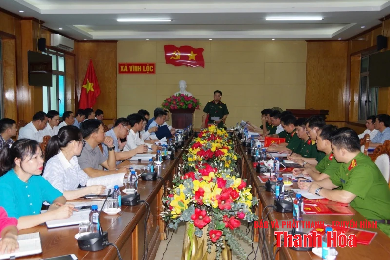 Chỉ huy trưởng Bộ CHQS tỉnh thăm, tặng quà các thương binh và gia đình chính sách