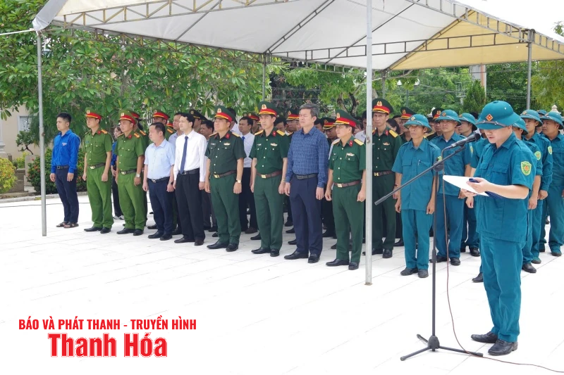 Chỉ huy trưởng Bộ CHQS tỉnh thăm, tặng quà các thương binh và gia đình chính sách