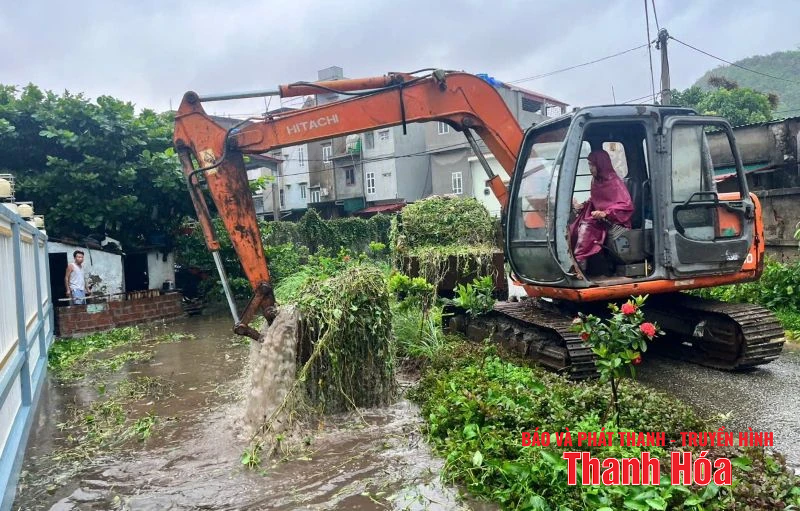 Các địa phương vùng biển Bắc Thanh Hóa: Linh hoạt tiêu úng, bảo vệ sản xuất sau khi bão đổ bộ
