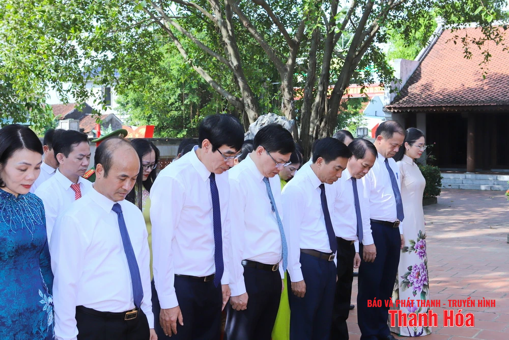 Bí thư Tỉnh ủy Nguyễn Doãn Anh dẫn đầu Đoàn đại biểu tỉnh Thanh Hóa dâng hương tại Khu di tích lịch sử cách mạng Hàm Hạ