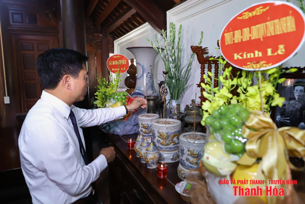 Bí thư Tỉnh ủy Nguyễn Doãn Anh dẫn đầu Đoàn đại biểu tỉnh Thanh Hóa dâng hương tại Khu di tích lịch sử cách mạng Hàm Hạ