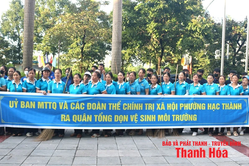 Phường Hạc Thành ra quân tổng dọn vệ sinh môi trường