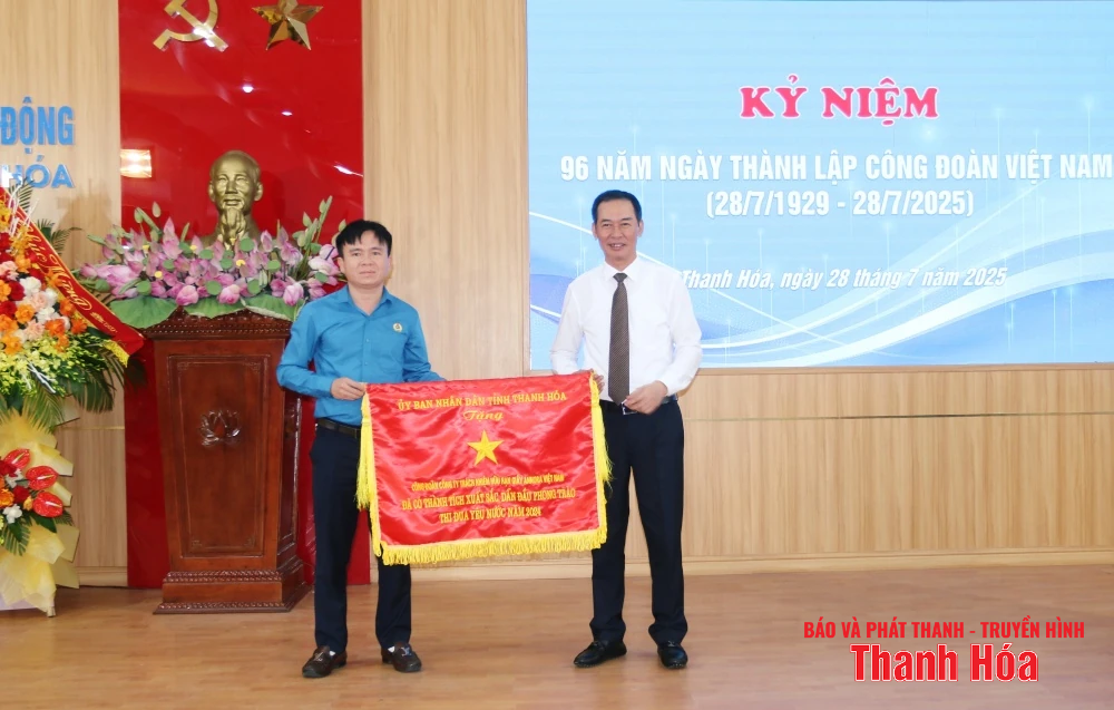 Phó Bí thư Tỉnh ủy Trịnh Tuấn Sinh dự lễ kỷ niệm 96 năm Ngày thành lập Công đoàn Việt Nam