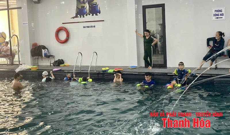 Việc làm mùa nóng, thu nhập “mát tay”