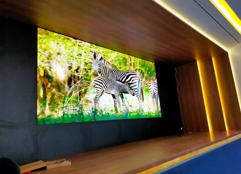 Màn hình LED có bị giảm độ sáng theo thời gian không?