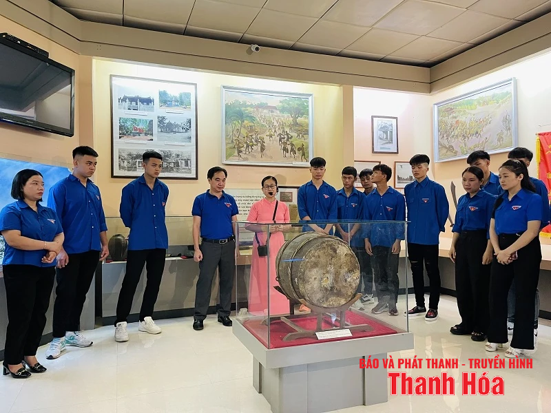 Trưng bày chuyên đề “95 năm Đảng bộ tỉnh Thanh Hóa - Những mốc son lịch sử”