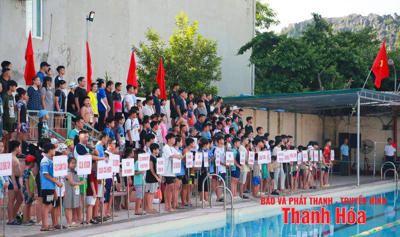 265 vận động viên tham gia Giải bơi, lặn cứu đuối