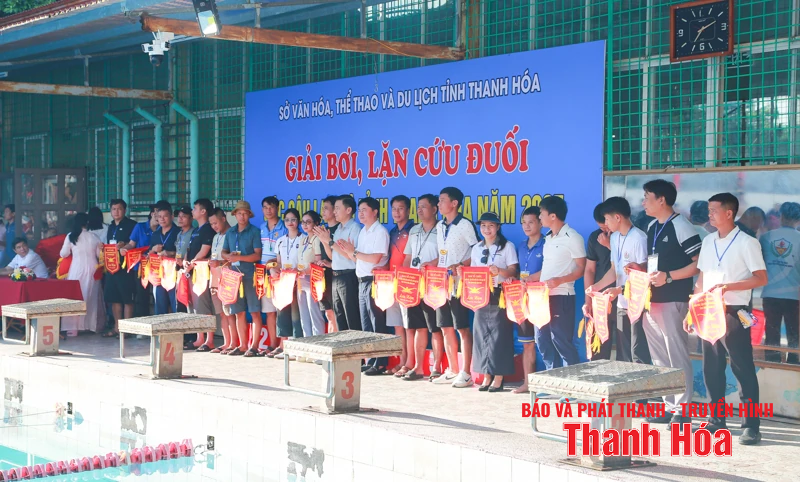 265 vận động viên tham gia Giải bơi, lặn cứu đuối