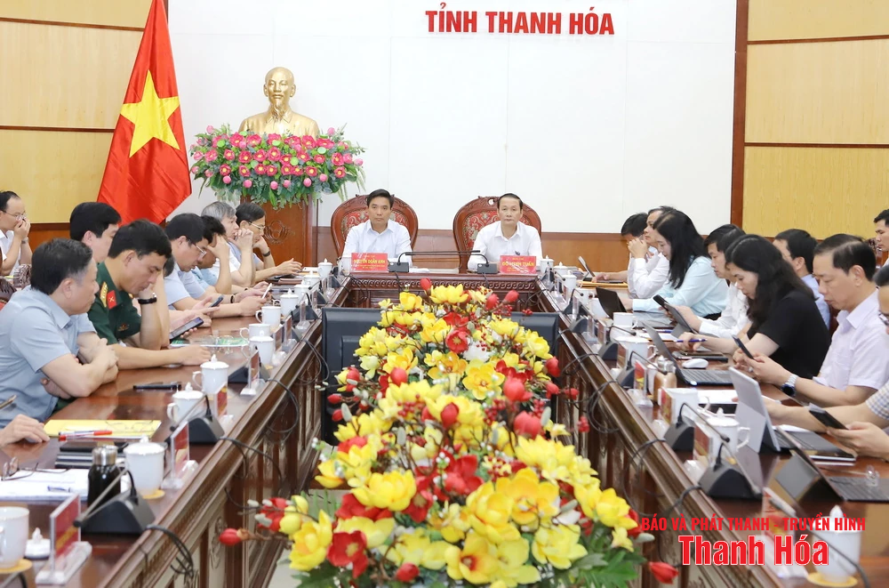 Thủ tướng Chính phủ Phạm Minh Chính chủ trì phiên họp thường kỳ đánh giá tình hình phát triển kinh tế - xã hội 7 tháng năm 2025