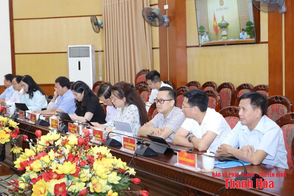 Thủ tướng Chính phủ Phạm Minh Chính chủ trì phiên họp thường kỳ đánh giá tình hình phát triển kinh tế - xã hội 7 tháng năm 2025