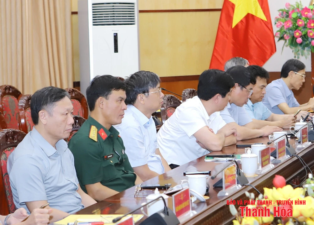 Thủ tướng Chính phủ Phạm Minh Chính chủ trì phiên họp thường kỳ đánh giá tình hình phát triển kinh tế - xã hội 7 tháng năm 2025