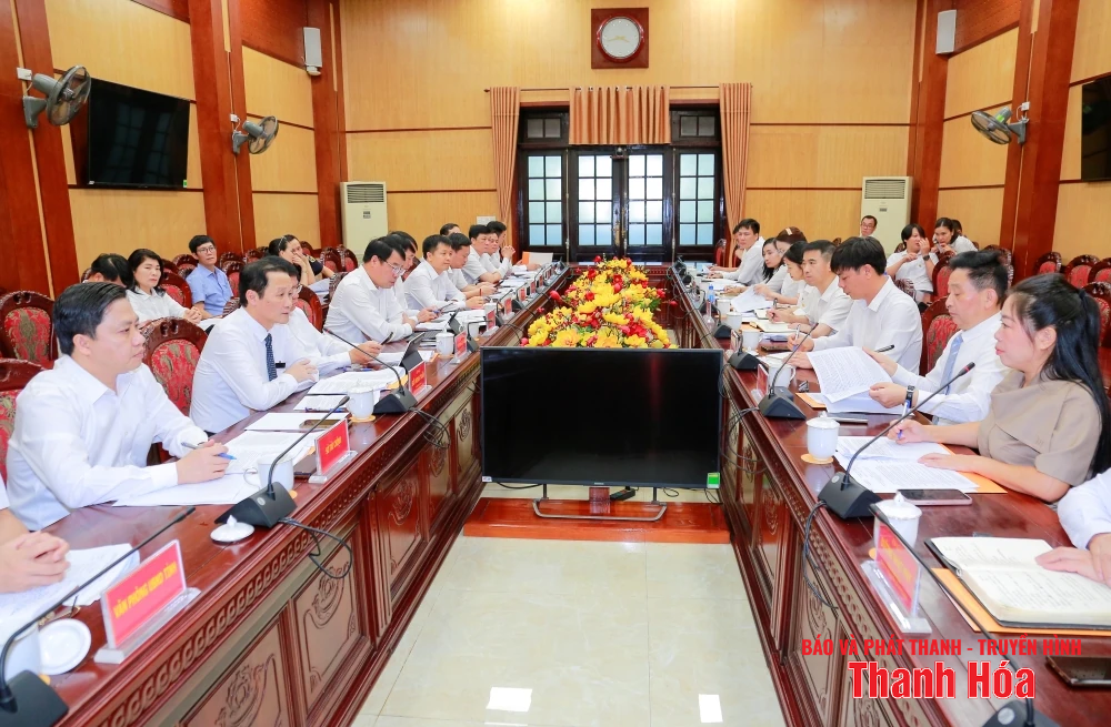 Chủ tịch UBND tỉnh Đỗ Minh Tuấn làm việc với Công ty CP gốm sứ Hoa Liên Hồ Nam