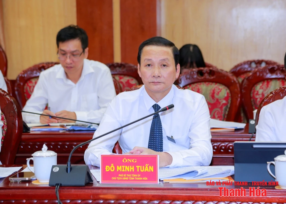 Chủ tịch UBND tỉnh Đỗ Minh Tuấn làm việc với Công ty CP gốm sứ Hoa Liên Hồ Nam