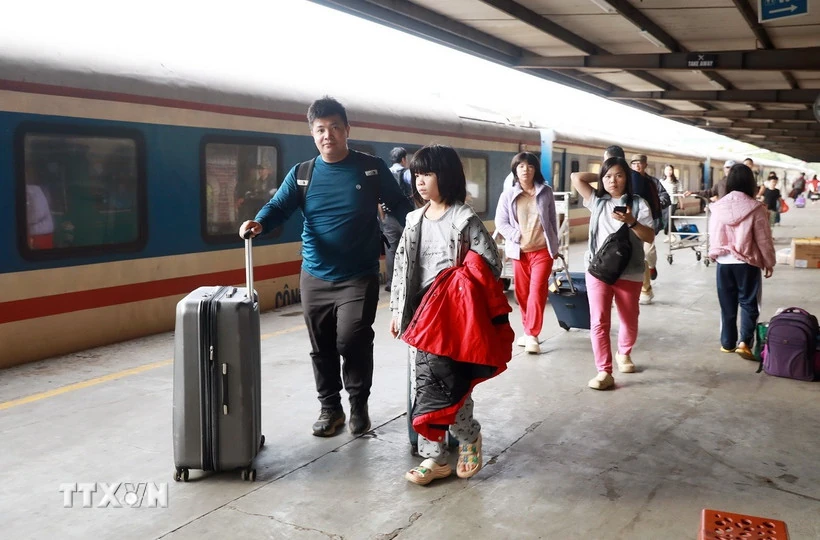 Gần 4.000 lượt khách đi tàu liên vận quốc tế Việt Nam-Trung Quốc