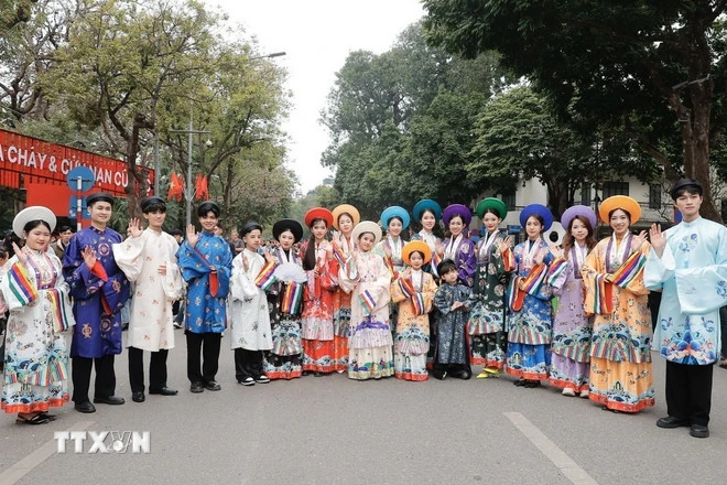 Áo dài Việt Nam: Biểu tượng văn hóa truyền thống bắc nhịp cầu ra năm châu