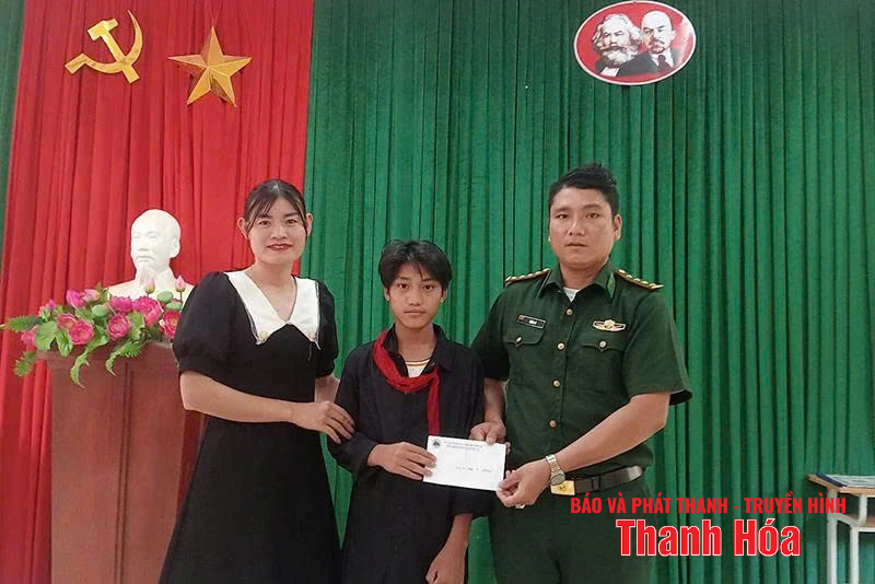 Cán bộ biên phòng “dân vận khéo” nơi biên giới