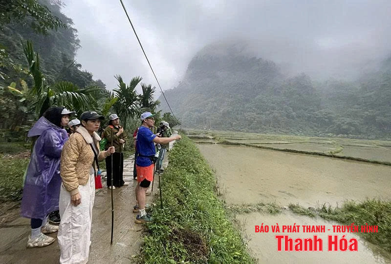 Giới trẻ đón mùa hè sôi động qua những chuyến du lịch