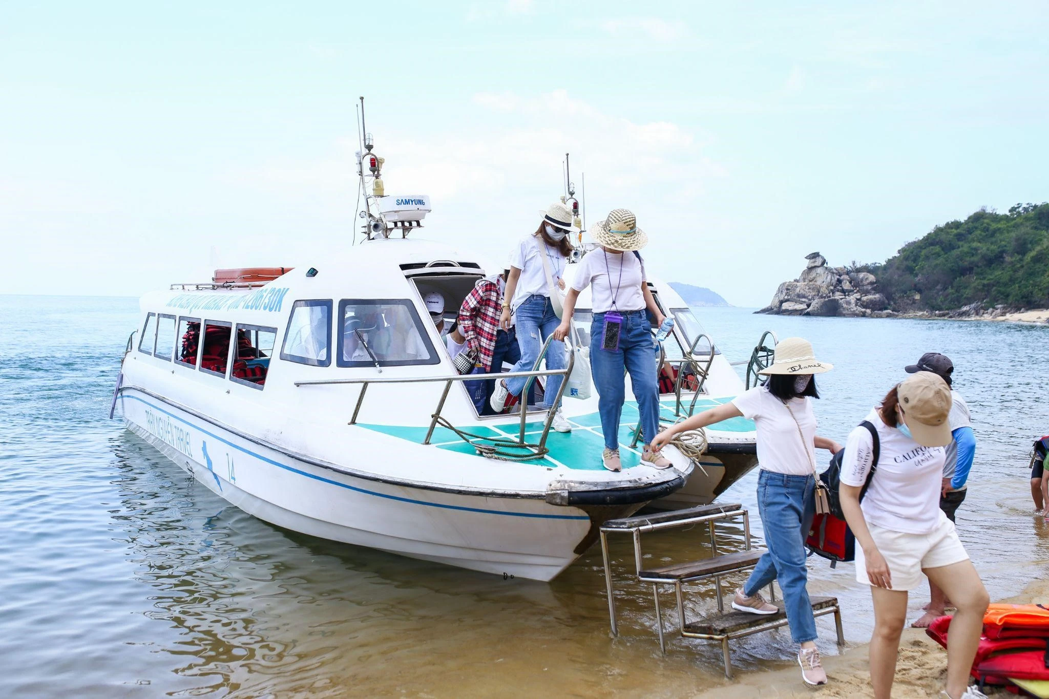 Chơi hết mình chill thả ga với tour 3 đảo Nha Trang cực chất từ Nha Trang Travel