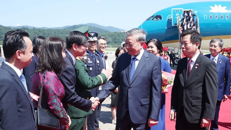 Tổng Bí thư Tô Lâm và Phu nhân bắt đầu thăm cấp Nhà nước Đại Hàn Dân Quốc