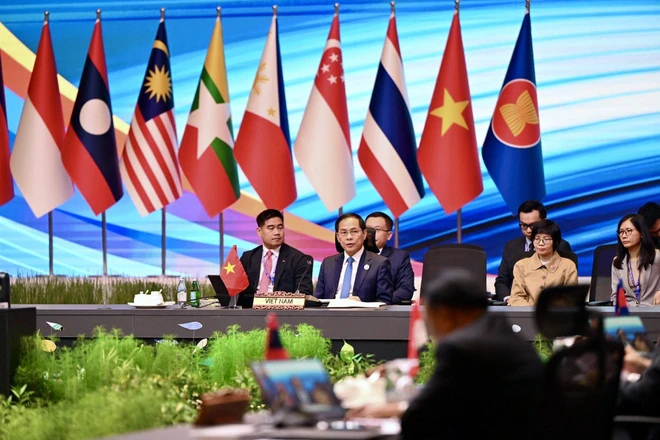 30 năm Việt Nam tham gia ASEAN - Từ khát vọng chung đến thành viên tin cậy