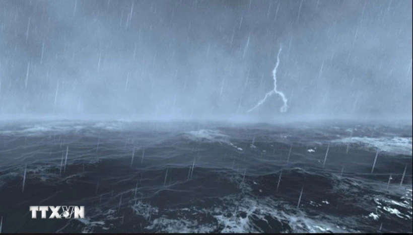 Áp thấp mạnh thành áp thấp nhiệt đới trên Biển Đông