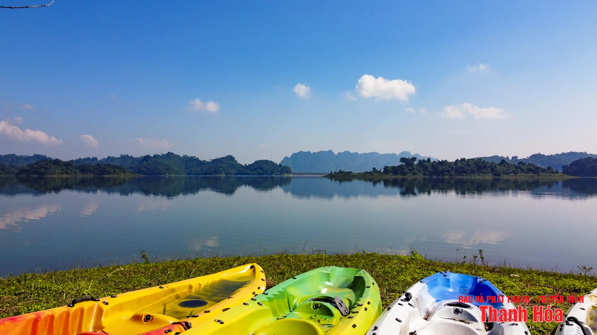 Viên ngọc xanh Bến En nhìn từ trên cao