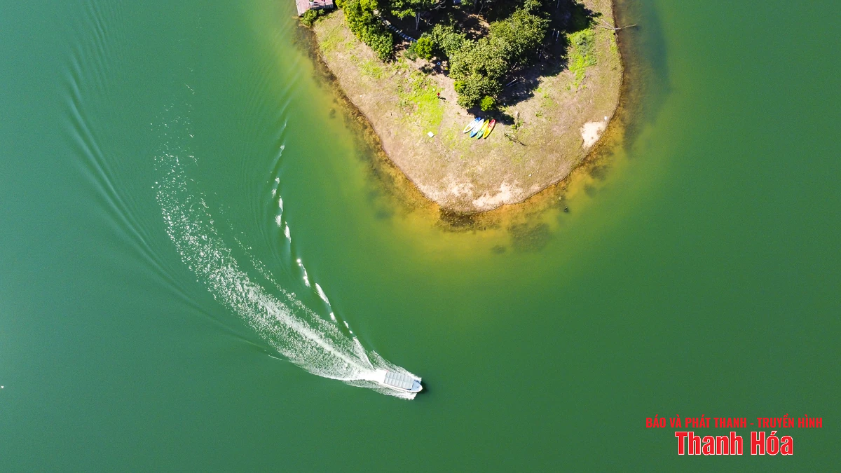 Viên ngọc xanh Bến En nhìn từ trên cao