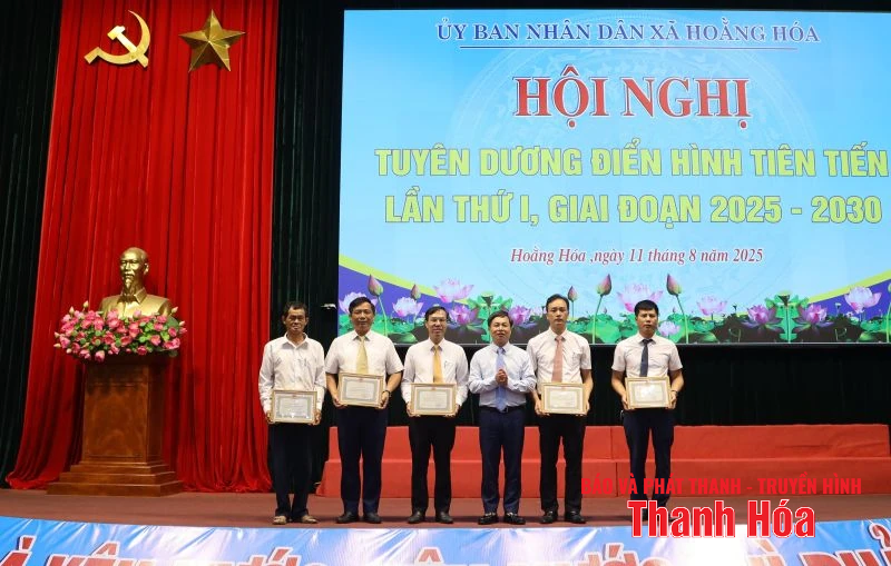 Xã Hoằng Hoá: Tuyên dương 5 tập thể, 51 cá nhân điển hình tiên tiến trong các phong trào thi đua