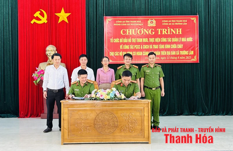 Nhận đỡ đầu, hỗ trợ Công an xã Trường Lâm nâng cao hiệu quả công tác phòng cháy, chữa cháy