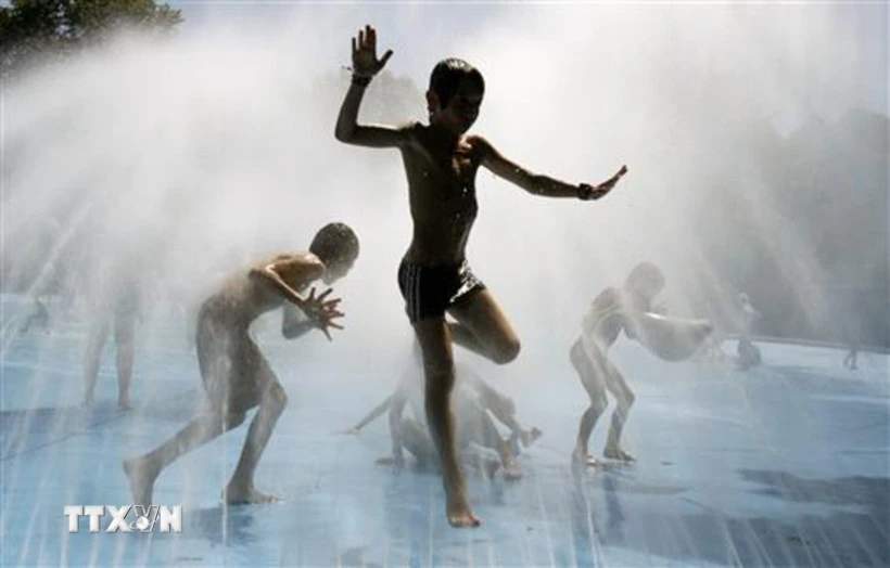 Đức bước vào đợt nắng nóng kỷ lục, nhiệt độ tăng vọt trên toàn quốc