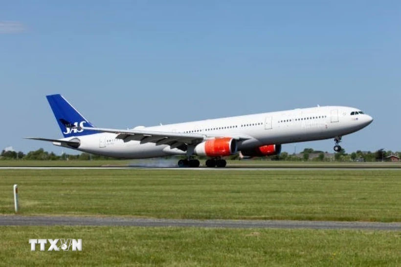 Gã khổng lồ hàng không Canada ngừng hoạt động do tiếp viên đình công