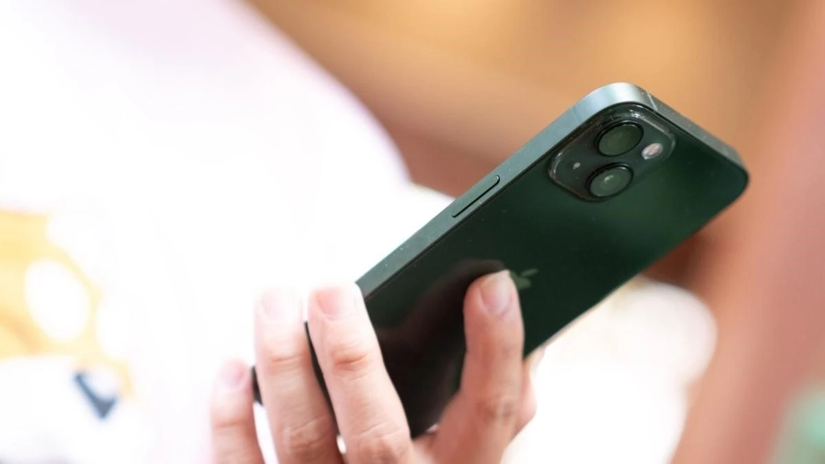 iPhone 13 thường vs iPhone 14 thường: Có nên lên đời không?