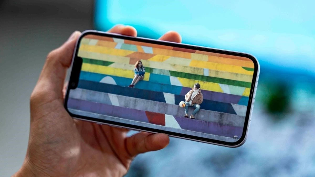 iPhone 13 thường vs iPhone 14 thường: Có nên lên đời không?