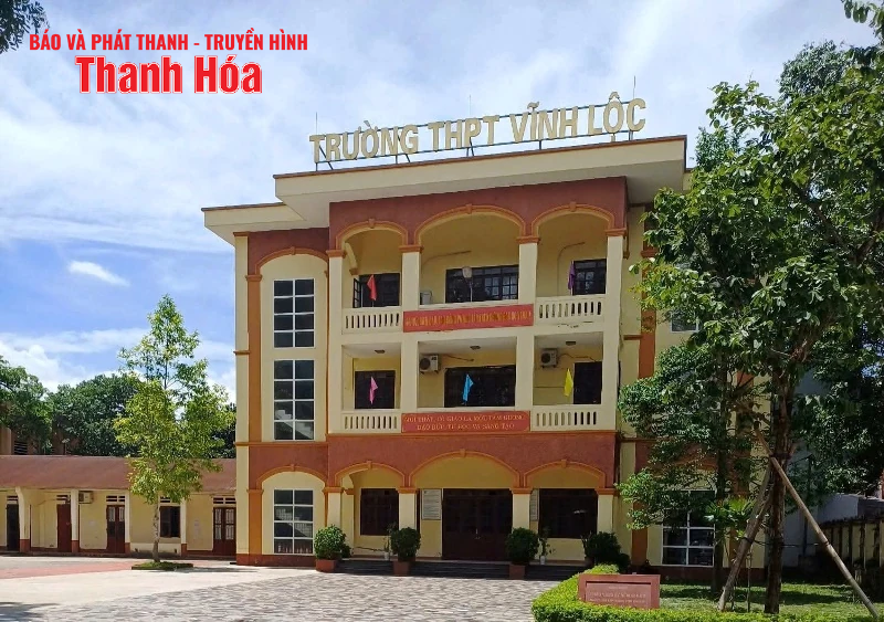 Nguyên nhân vụ việc thầy giáo tát liên tiếp vào mặt học sinh: Do học sinh nói thầy giáo dạy khó hiểu?