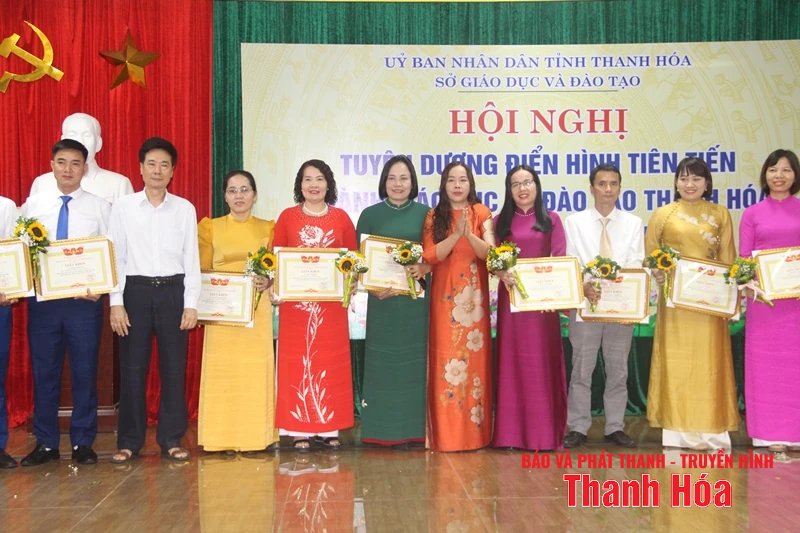 Biểu dương điển hình tiên tiến ngành giáo dục giai đoạn 2020 - 2025
