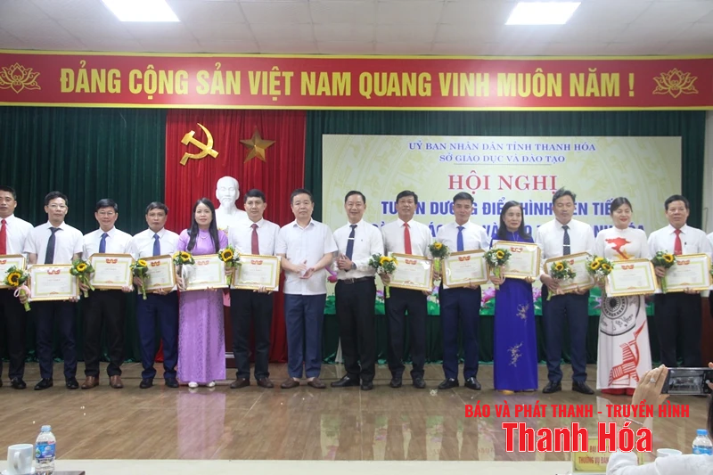 Biểu dương điển hình tiên tiến ngành giáo dục giai đoạn 2020 - 2025