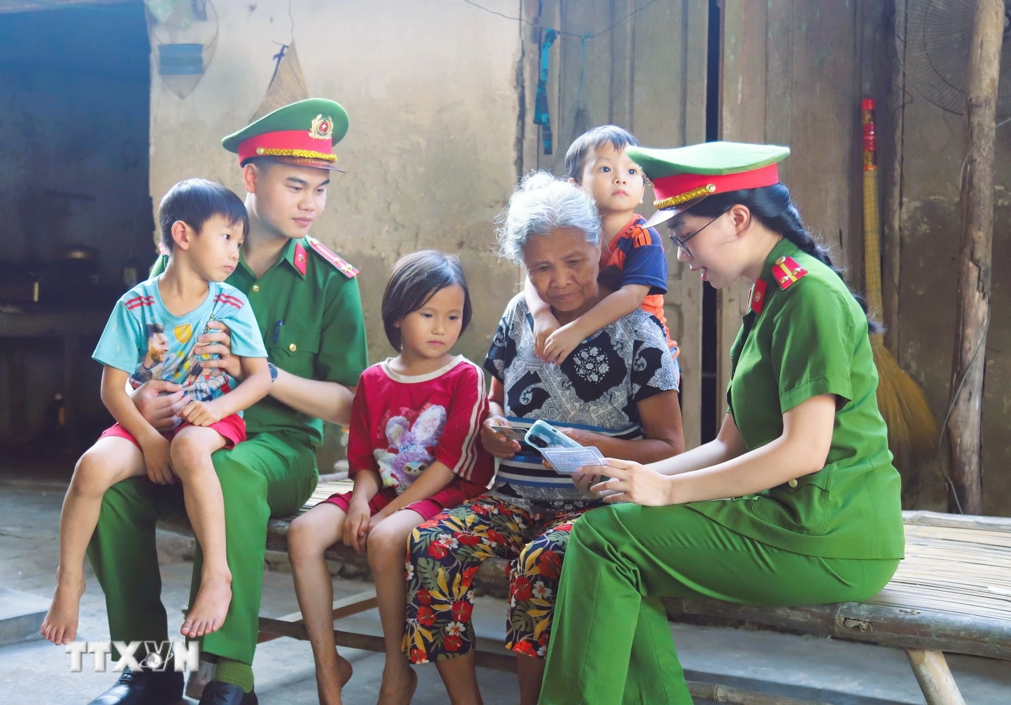 80 năm - Vinh quang Công an Nhân dân Việt Nam