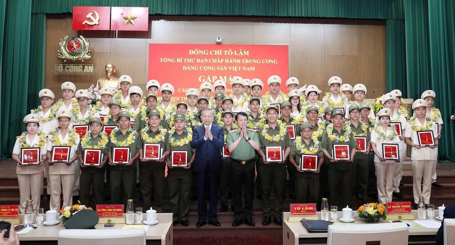 80 năm - Vinh quang Công an Nhân dân Việt Nam